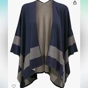 🌻3/$30 Beautiful reversible Wrap shawl -Cabi